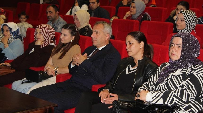 Hendek’te, ‘Çocuk sağlığı ve hastalıkları’ konulu söyleşi düzenledi