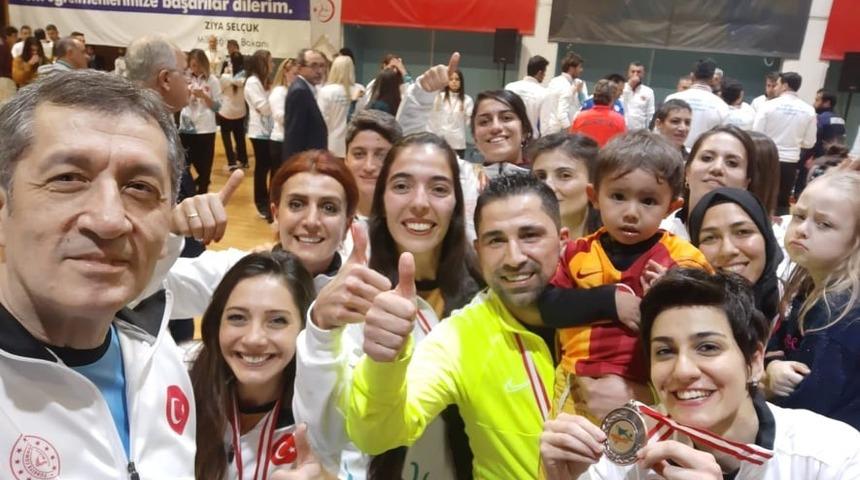 Sur bayan futsal takımı Türkiye 3’üncüsü oldu