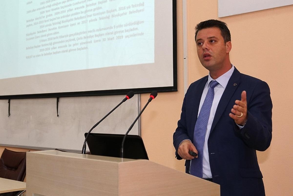 Başkan Sarıkurt &uuml;niversite &ouml;ğrencileri ile bir araya geldi