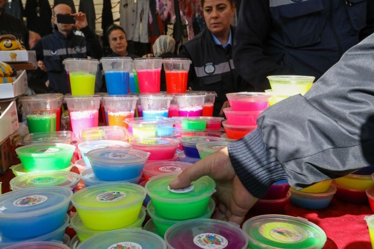 Slime hamuru yine ortaya &ccedil;ıktı, zabıtalar tek tek topladı
