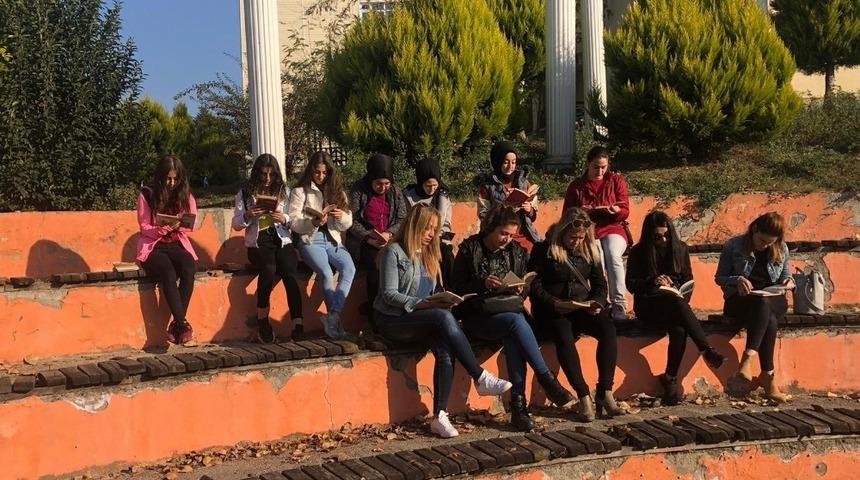 Kitap her yerde okunur