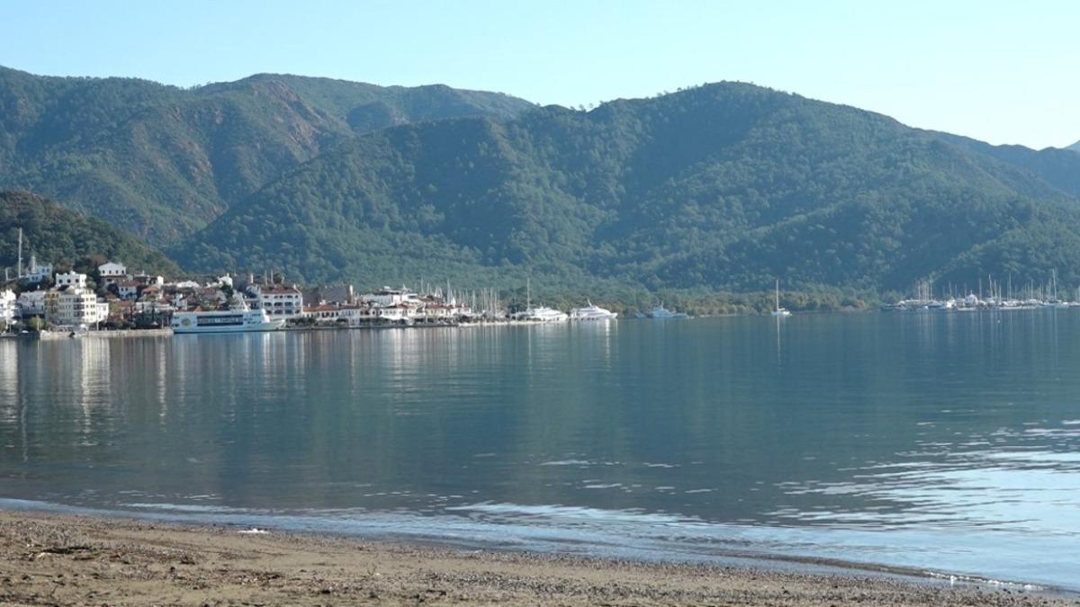 Marmaris&rsquo;te kış ortasında deniz keyfi