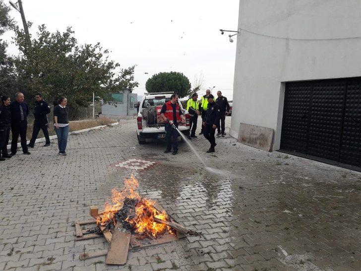 İtfaiyeden emniyet personeline yangın eğitimi G4