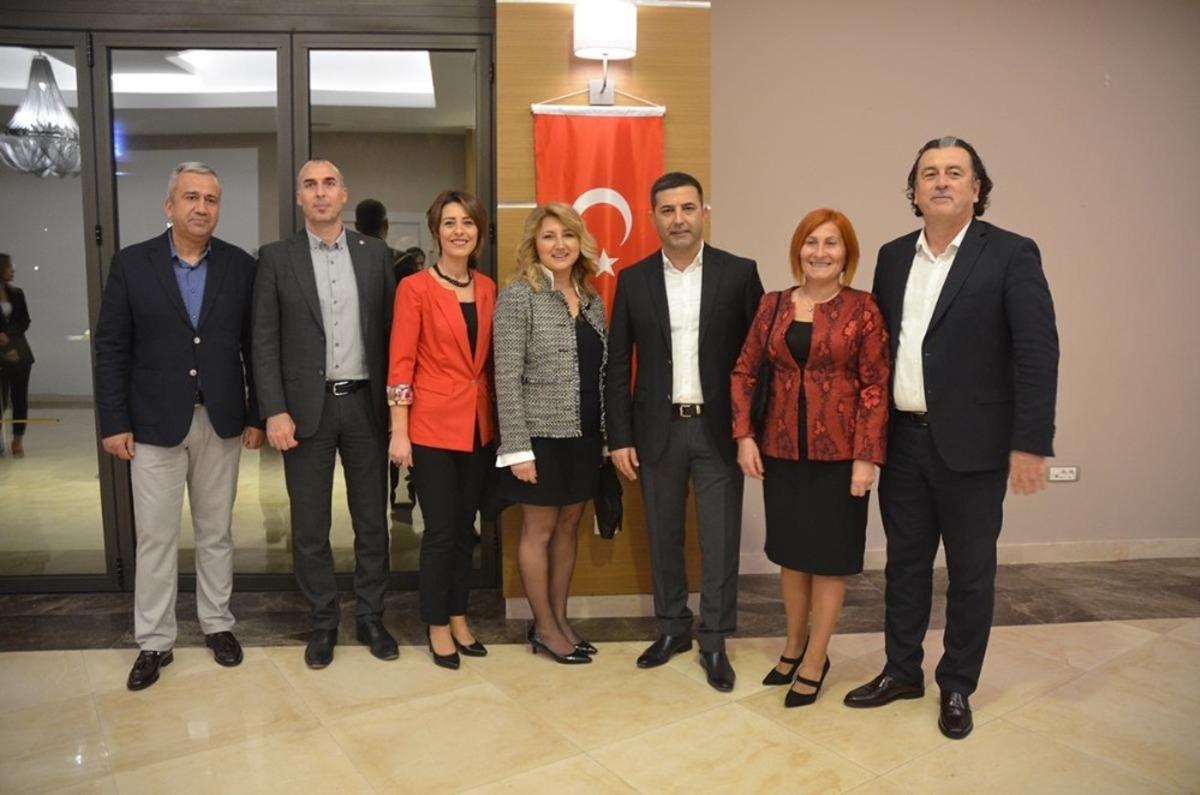 Başkan &Ouml;mer G&uuml;nel&rsquo;den &ouml;ğretmenlere hediye