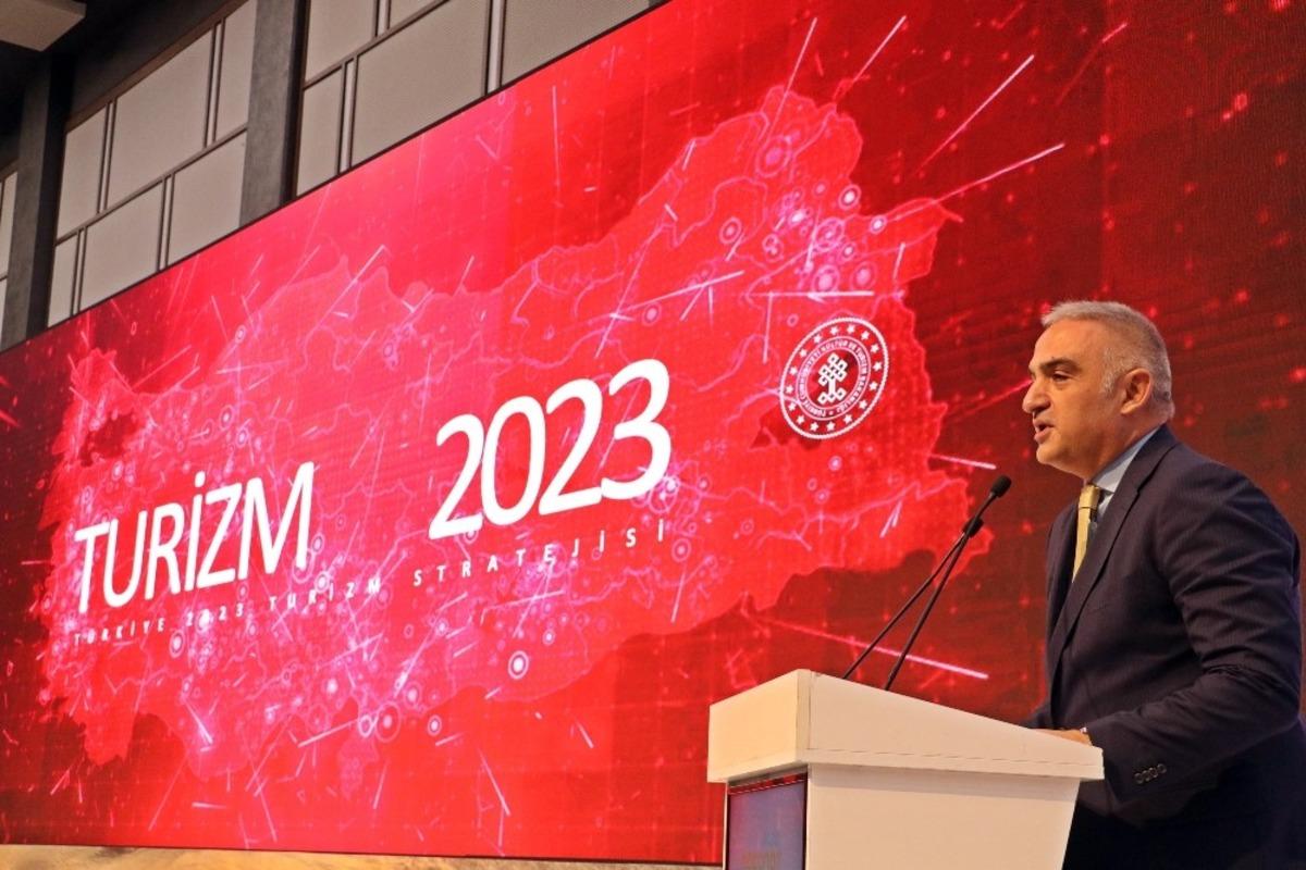 Bakan Ersoy a&ccedil;ıkladı: &ldquo;Antalya&rsquo;nın u&ccedil;uş kapasitesi iki katına &ccedil;ıkartılacak&rdquo;