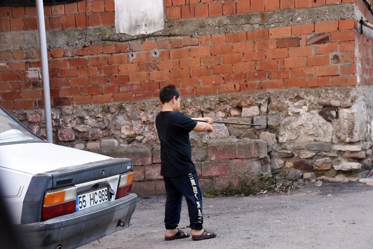 Savaş &ccedil;ocuklarının &rsquo;savaş&rsquo; oyunu