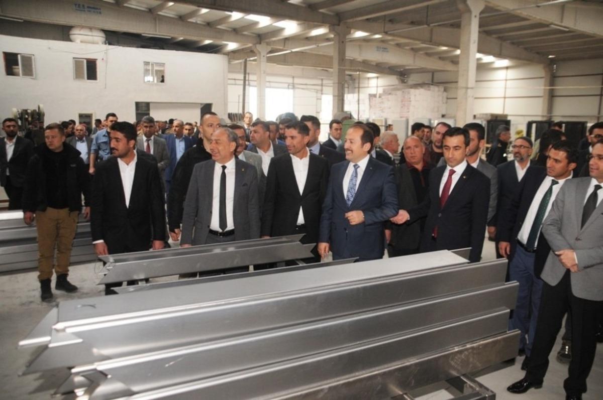 Vali Pehlivan, Cizre OSB&rsquo;de &ccedil;elik kapı fabrikasının a&ccedil;ılışını ger&ccedil;ekleştirdi