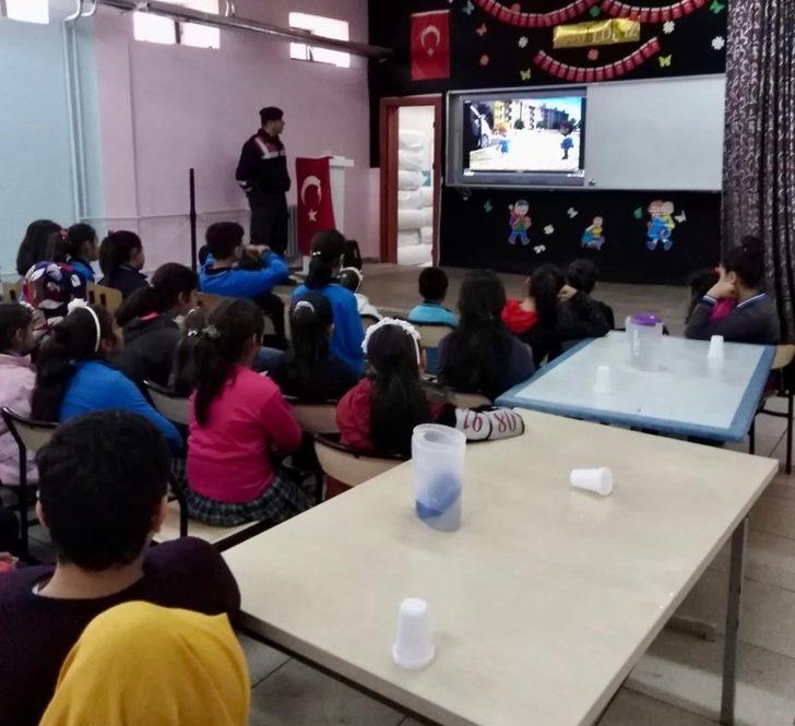 Jandarmadan öğrencilere trafik eğitimi G2