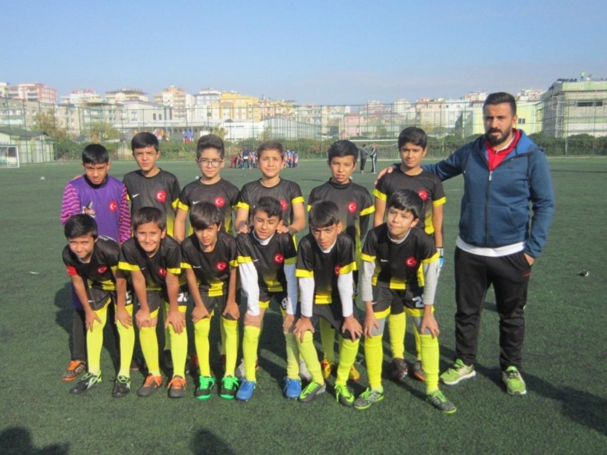 Şehitkamil&rsquo;in yeşil sahalarında geleceğin futbolcuları yetişiyor