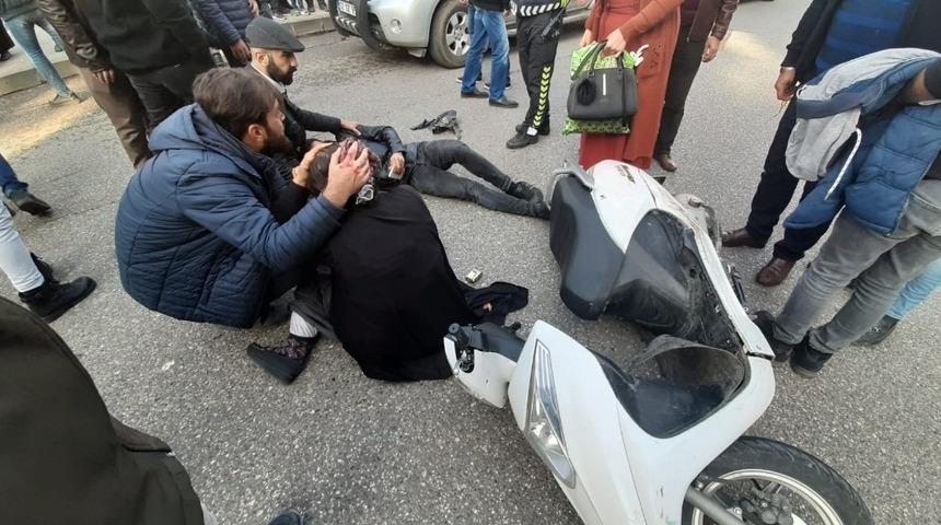 Motosiklet yayaya &ccedil;arptı