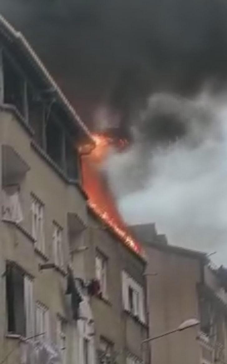 Sultangazi'de ortalık karıştı! Yangın sırasında hırsızlık iddiasına linç girişimi G4