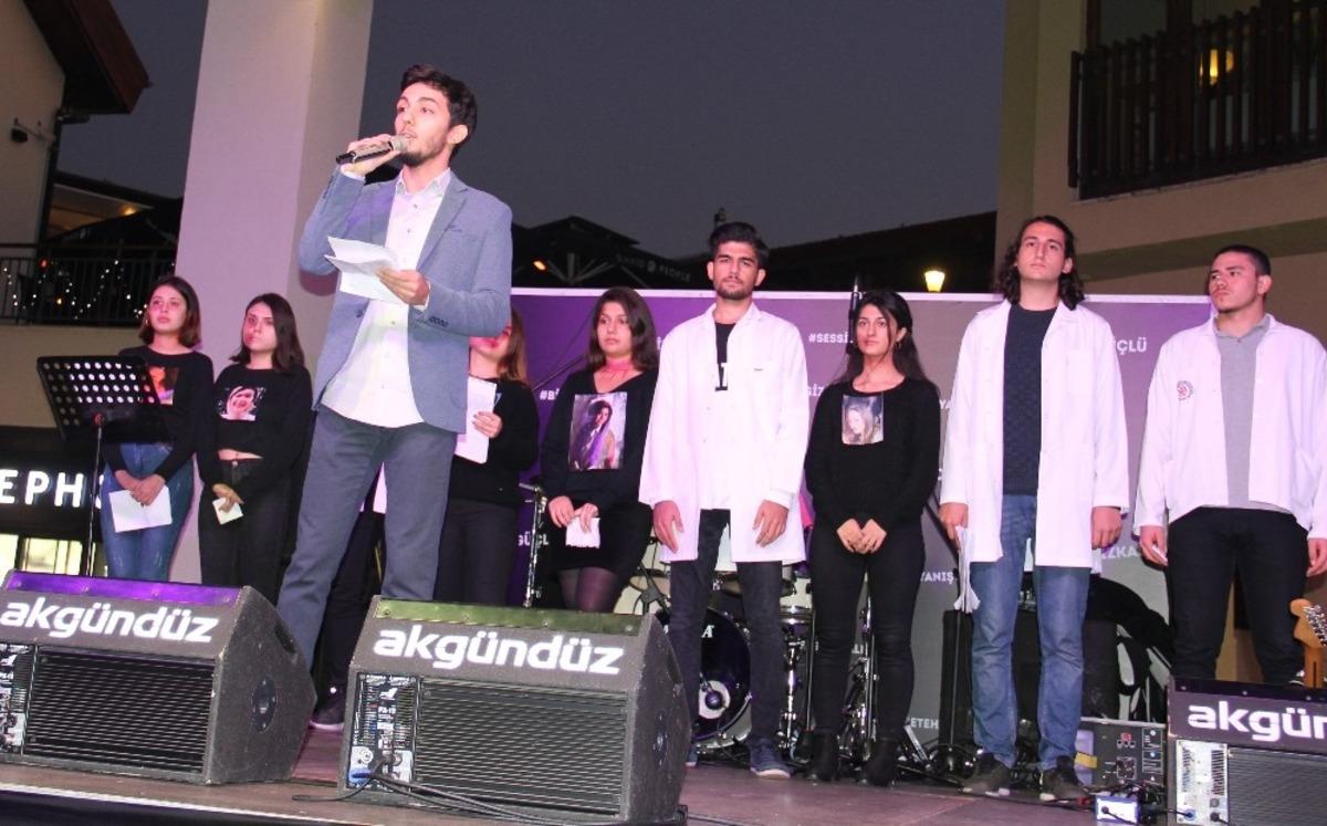 Aydın&rsquo;da tıp &ouml;ğrencileri beyaz &ouml;nl&uuml;kleri ile kadına karşı şiddete &lsquo;dur&rsquo; dedi