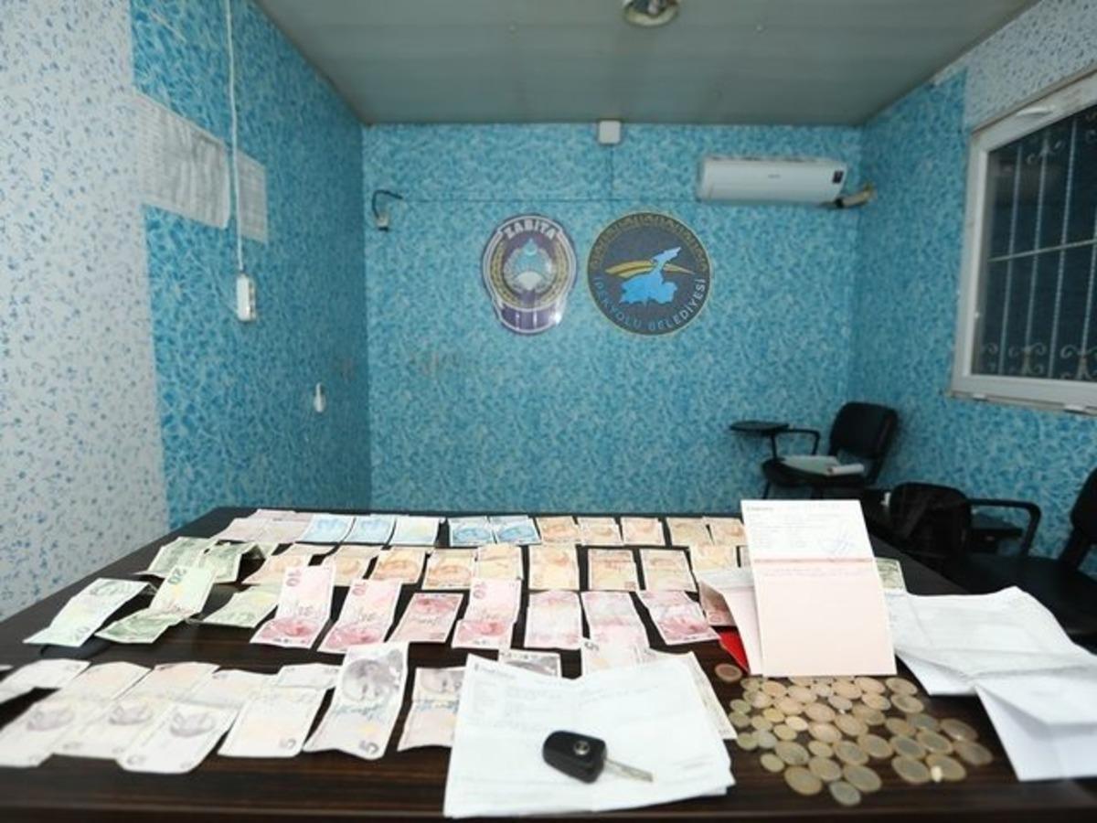 Van'da dilencinin &uuml;zerinden &ccedil;ıkanlar dudak u&ccedil;uklattı