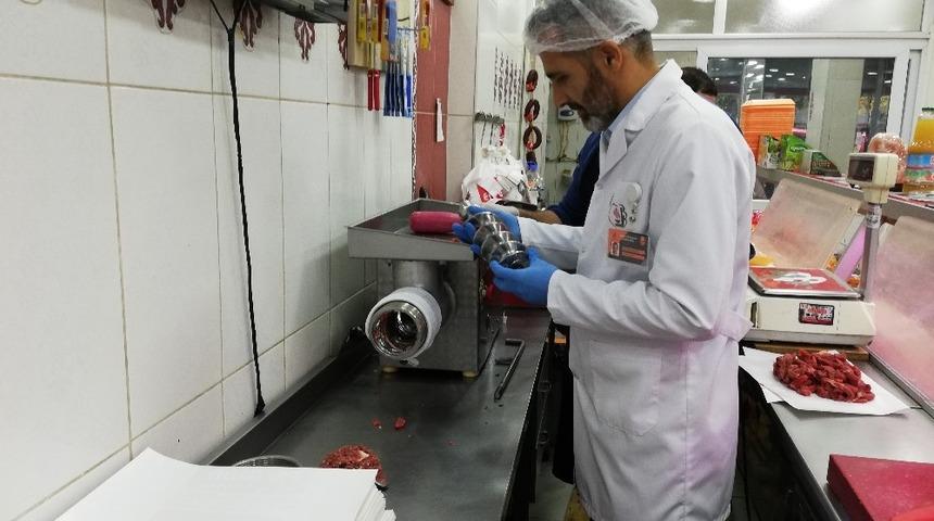 Bayrampaşa’daki kasaplara ve balıkçılara sıkı denetim