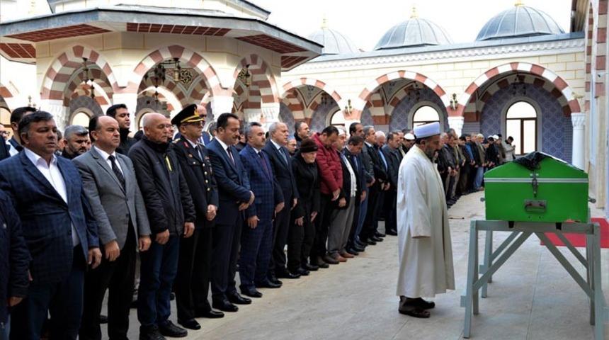 Şehit annesi toprağa verildi