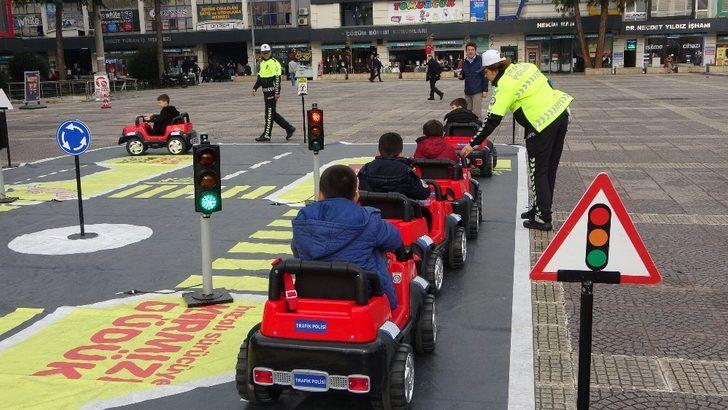 Öğrencilerin ‘Mobil Trafik Eğitim Tırı’ coşkusu G2