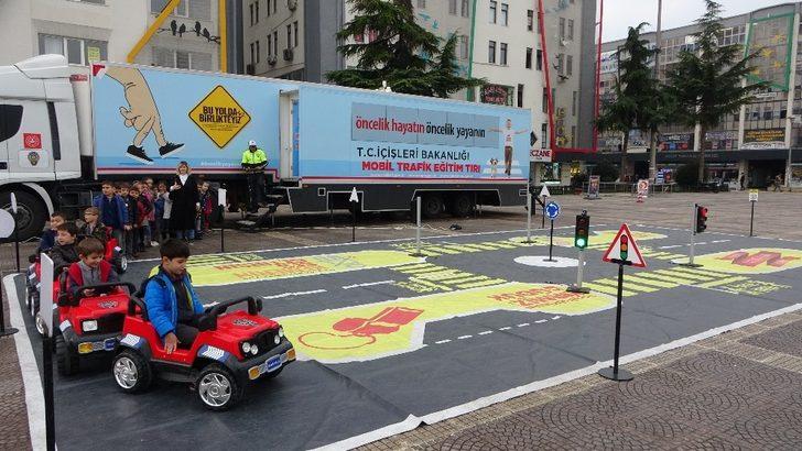Öğrencilerin ‘Mobil Trafik Eğitim Tırı’ coşkusu G3