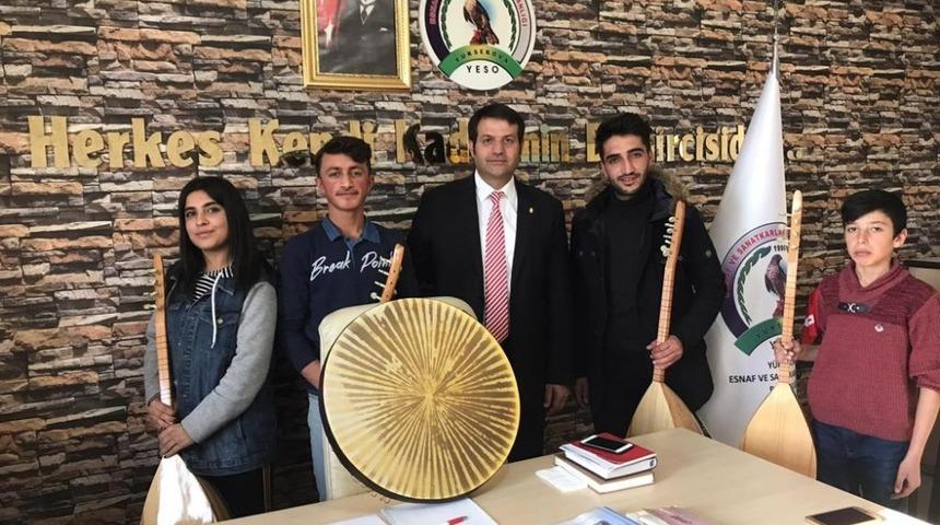 Başkan &Ccedil;oğa&ccedil;&rsquo;tan &ouml;ğrencilere saz ve erbane