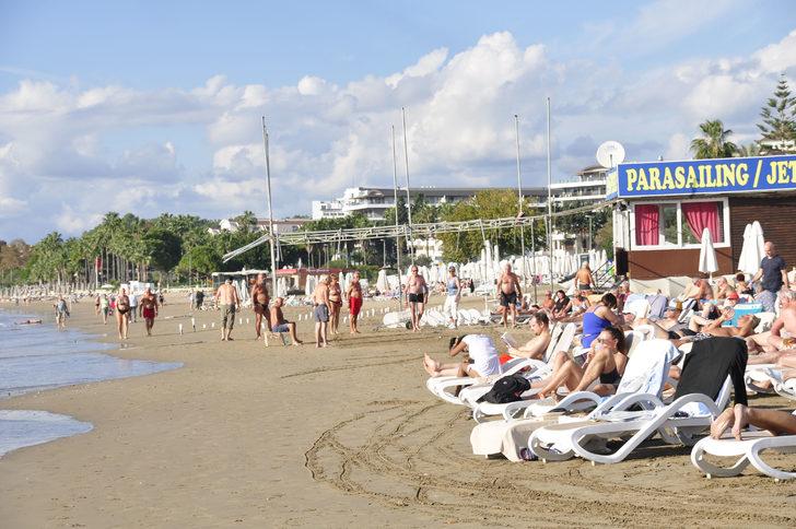 Antalya'da turistlerin deniz keyfi G2
