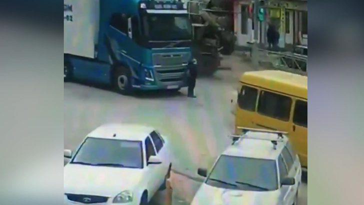 10 yaşındaki çocuk TIR'ın altında kaldı! G5