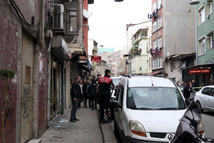 Son dakika! Beyoğlu'nda internet kafeye silahlı saldırı: Yaralılar var G1