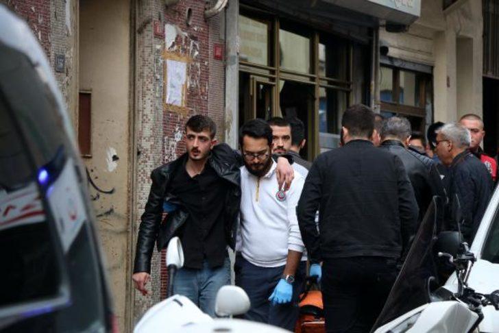 Son dakika! Beyoğlu'nda internet kafeye silahlı saldırı: Yaralılar var G3