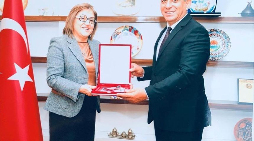 Fatma Şahin&rsquo;den  Dalaman Belediyesine iş makinası