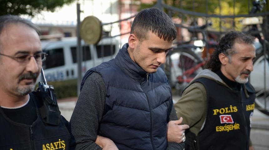 G&Uuml;NCELLEME - Eskişehir'de bir emekliyi dolandıran ş&uuml;pheli Ankara'da yakalandı