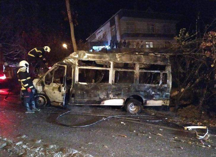 9 öğrenci alev topuna dönen serviste yanmaktan son anda kurtuldu G1