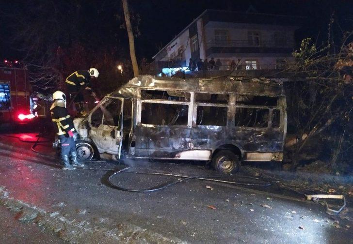 9 öğrenci alev topuna dönen serviste yanmaktan son anda kurtuldu G2