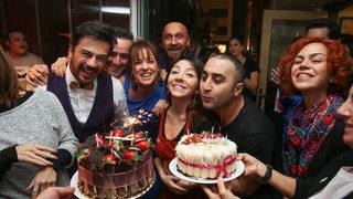 Güldür Güldür oyuncusu Meltem Yılmazkaya yeni yaşına sette girdi!