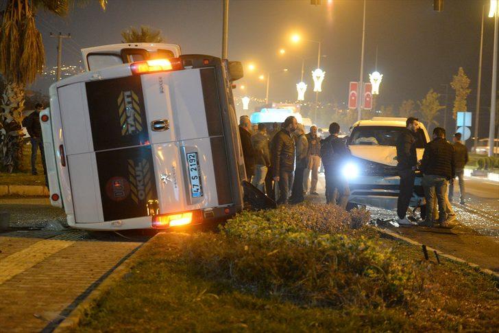 Mardin'de işçi servisi ile polis aracı çarpıştı: 7 yaralı G2