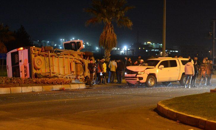 Mardin'de işçi servisi ile polis aracı çarpıştı: 7 yaralı G4