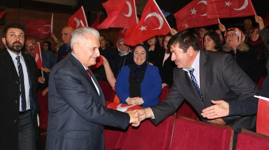 AK Parti İzmir Milletvekili Binali Yıldırım: "Cumhurbaşkanı sizinle mi uğraşacak"