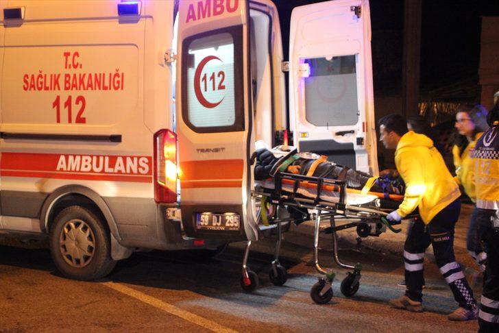 Tekirdağ'da otomobil yol kenarındaki dükkana çarptı: 4 yaralı G2