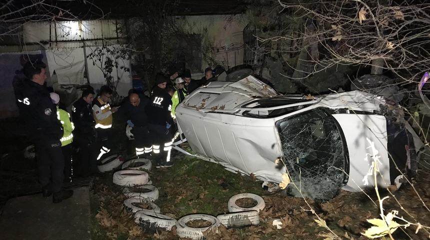 Karabük'te kamyonet evin bahçesine düştü!