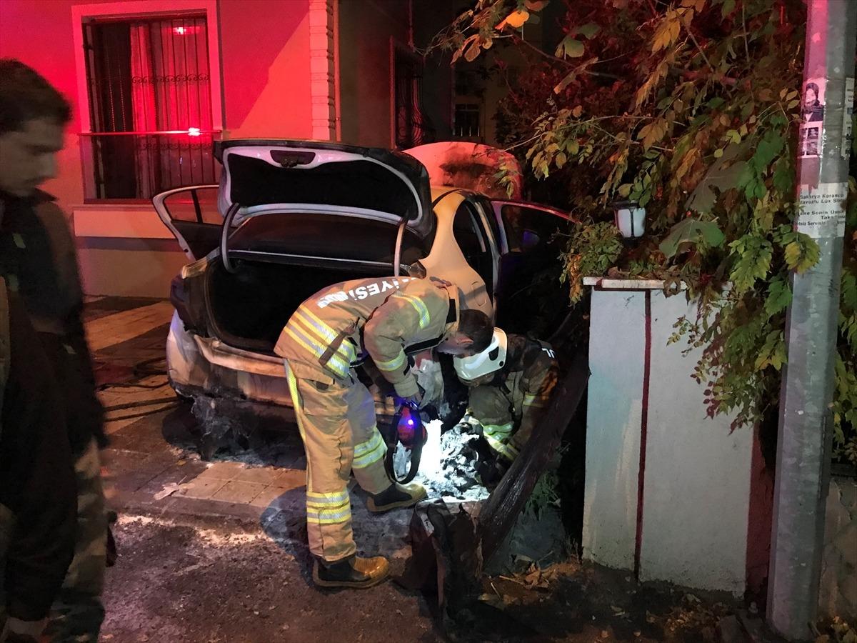 İstanbul'da bir ara&ccedil; kundaklandı