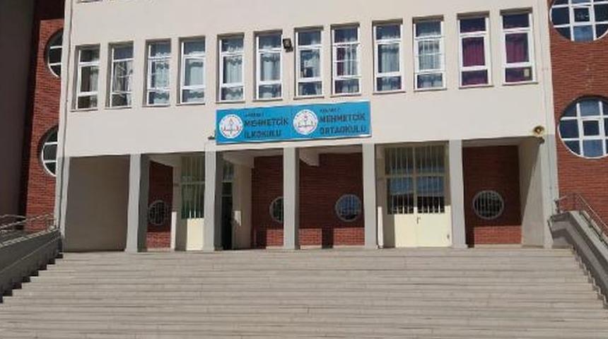 Aksaray'daki otizmli &ccedil;ocukların aileleri konuştu: Mehmet&ccedil;ik İlk&ouml;ğretim Okulu'nda &ccedil;ocuklarımız arka kapıdan sokuluyor