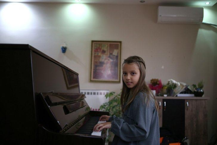 Bursa’da yaşayan Elena, genç yetenek avcısı! G2