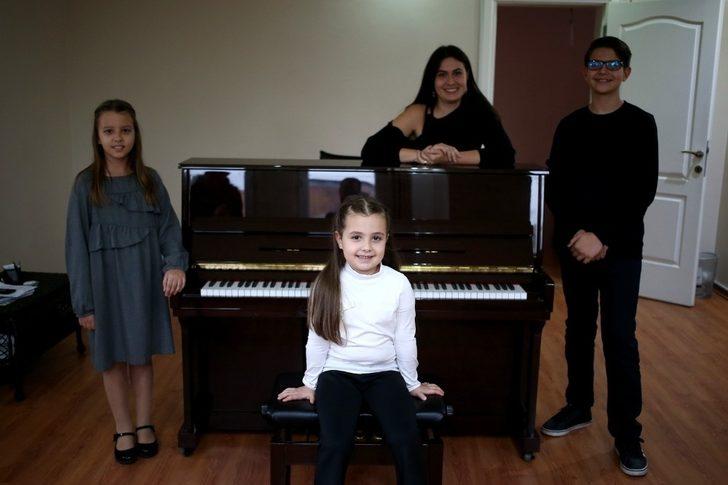 Bursa’da yaşayan Elena, genç yetenek avcısı! G5