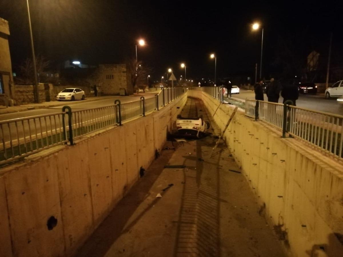 Otomobil kanala u&ccedil;tu: 1 yaralı