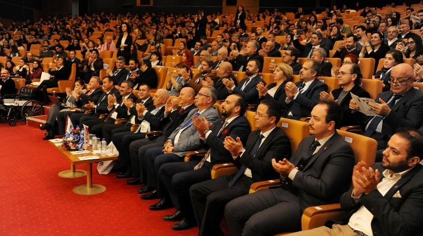 AD&Uuml;&rsquo;de Dr. &Ouml;zkurt Y&ouml;r&uuml;k Ali Efe&rsquo;yi anlattı