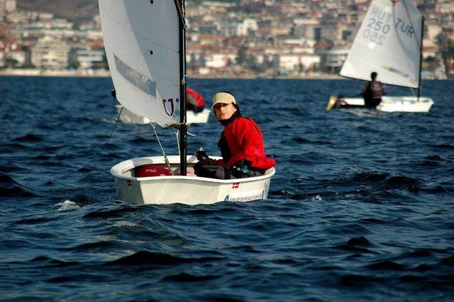 Azra Sevin&ccedil; g&uuml;m&uuml;ş grupta 1