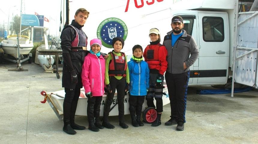 Azra Sevin&ccedil; g&uuml;m&uuml;ş grupta