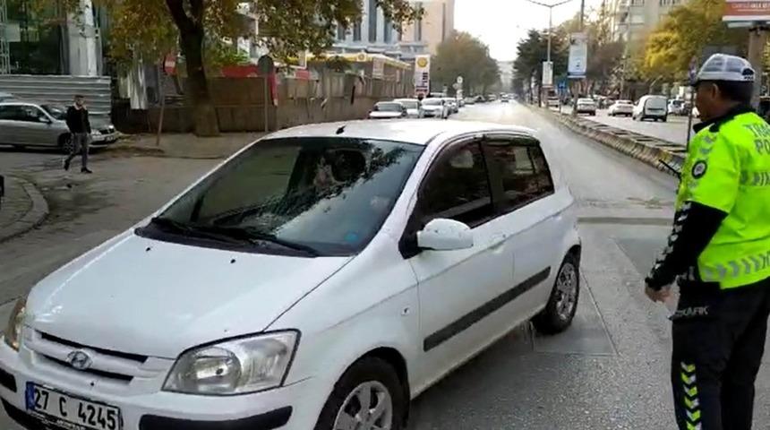 Polis, trafiği tehlikeye atanlara g&ouml;z a&ccedil;tırmıyor