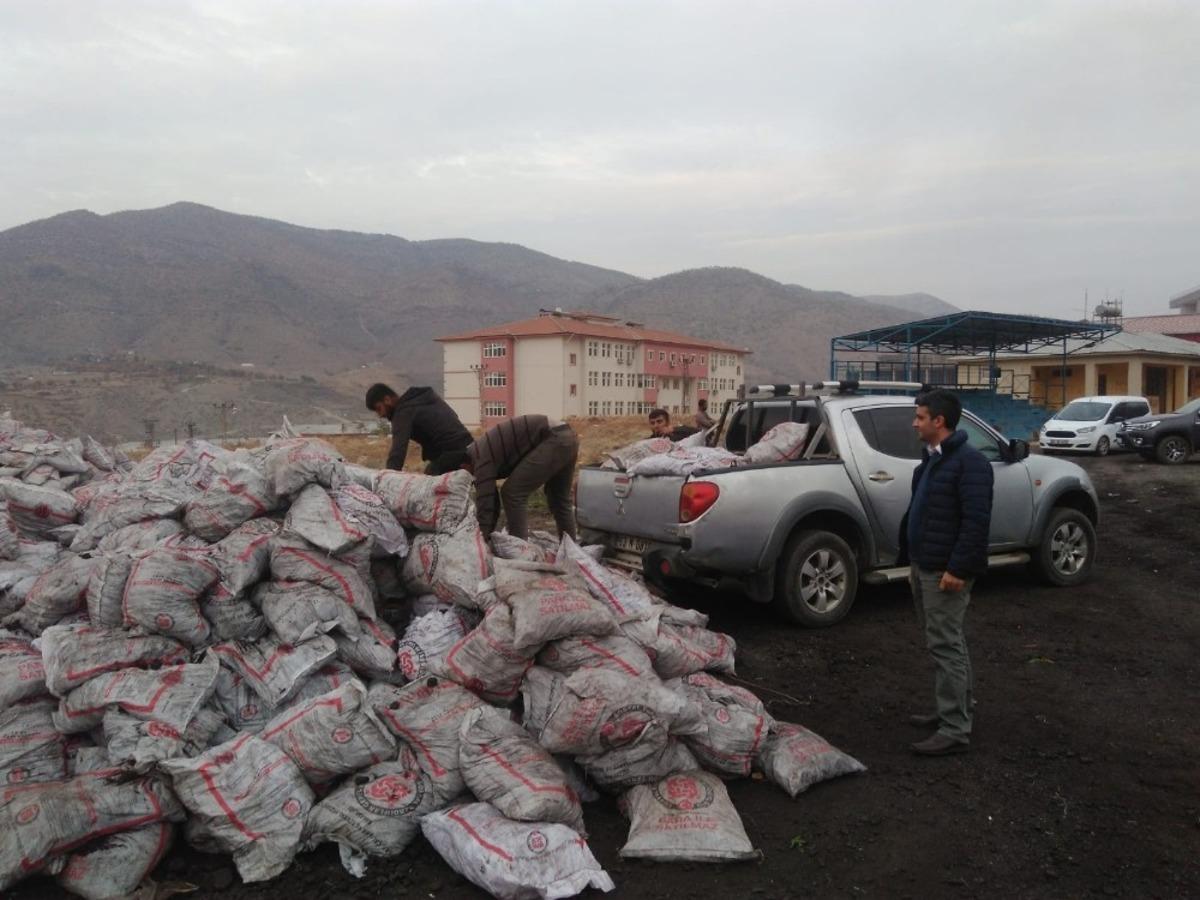 Sason&rsquo;da maddi durumu d&uuml;ş&uuml;k ailelere k&ouml;m&uuml;r yardımı