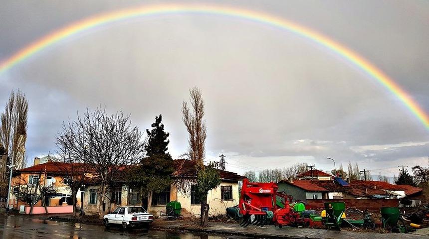 G&ouml;kkuşağı b&uuml;y&uuml;ledi