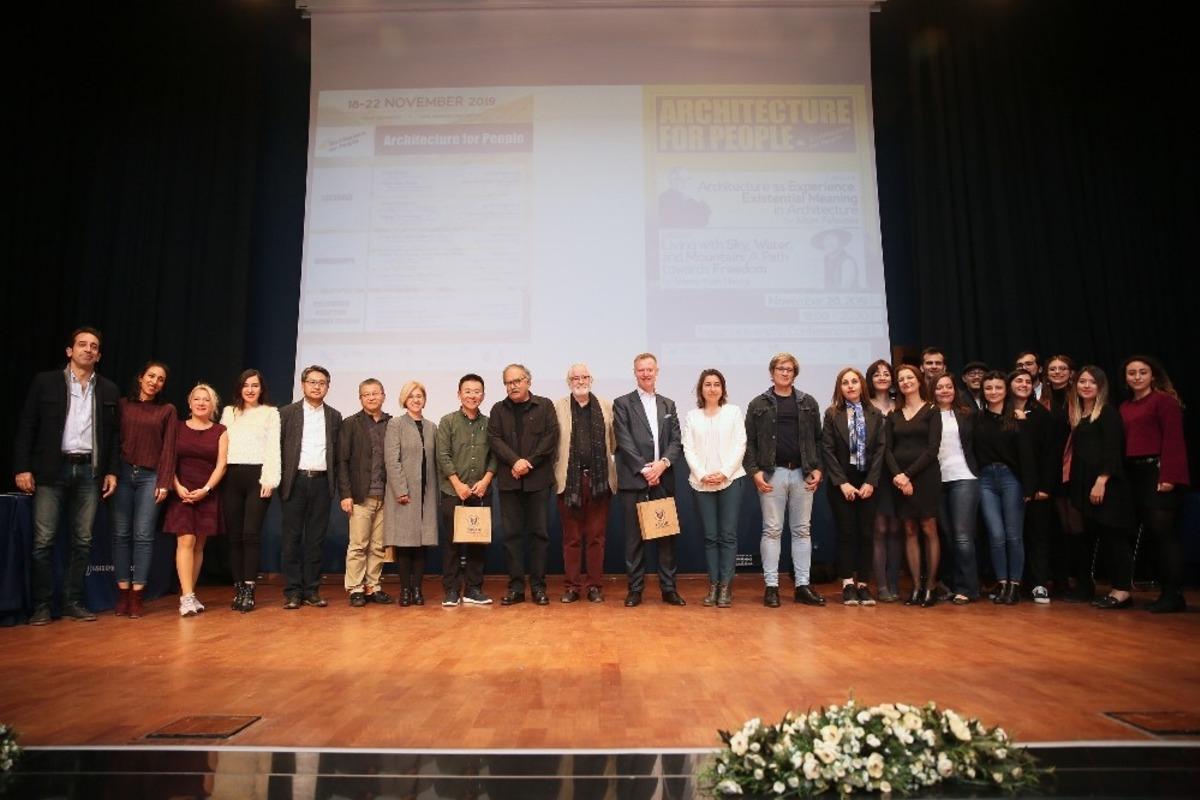 Suriyeli m&uuml;lteciler i&ccedil;in tasarladılar