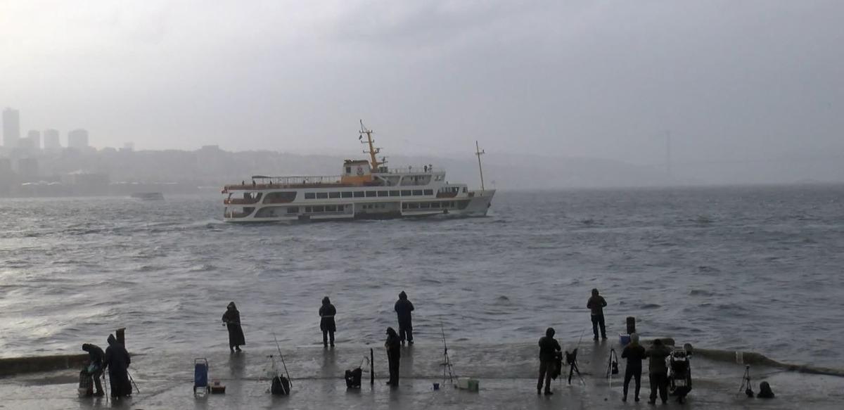 İstanbul'da lodos ve sağanak yağış etkili oluyor