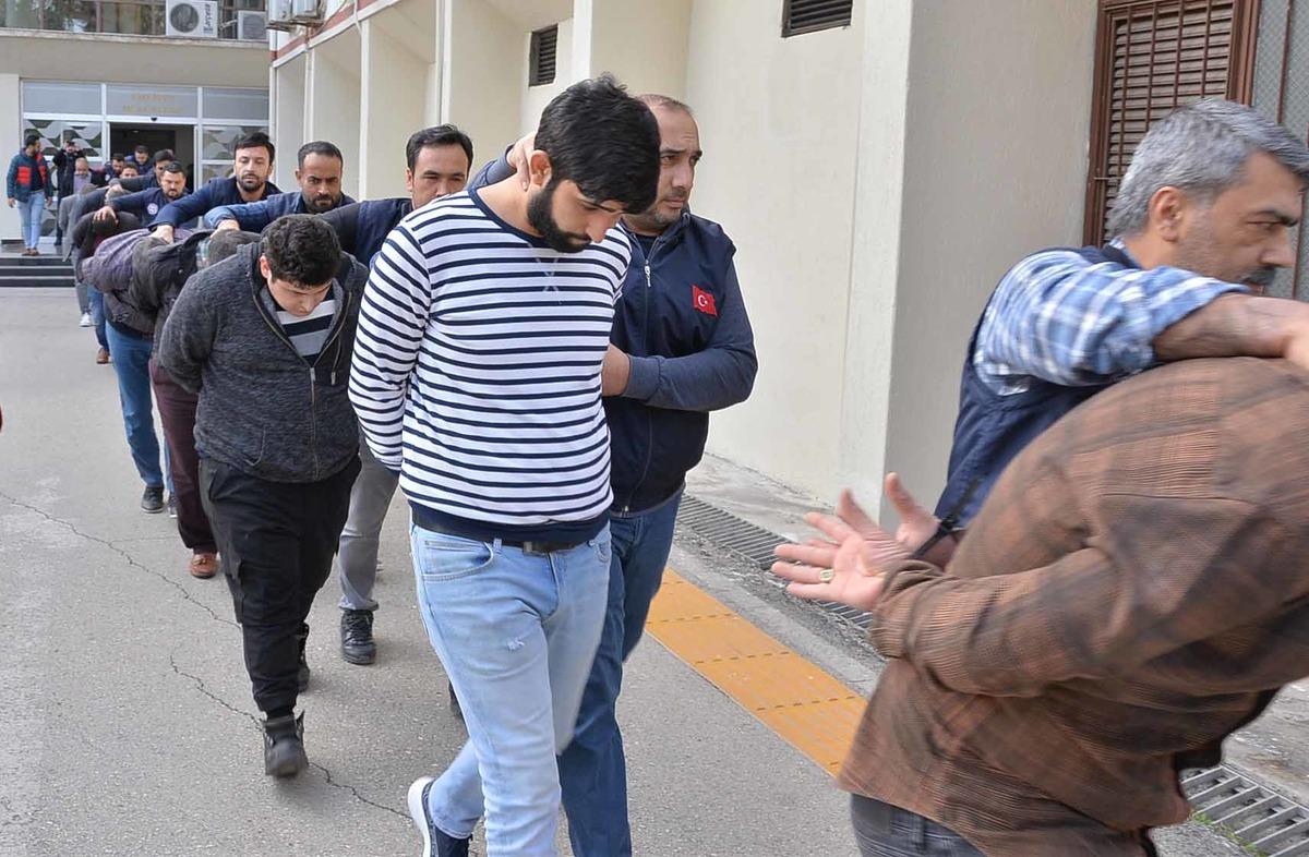 Mersin'de iş insanlarını intihara s&uuml;r&uuml;kleyen 7 tefeci tutuklandı